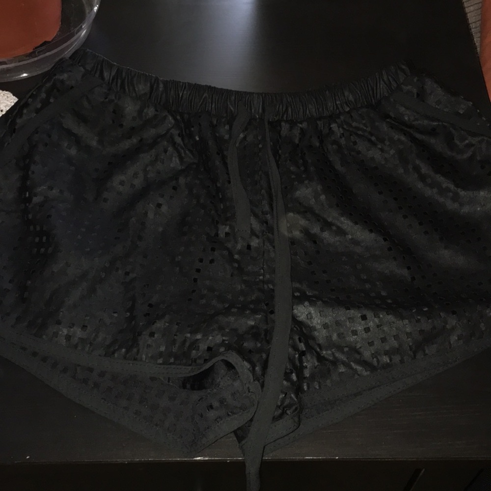 Faux leather mesh shorts (lined)
